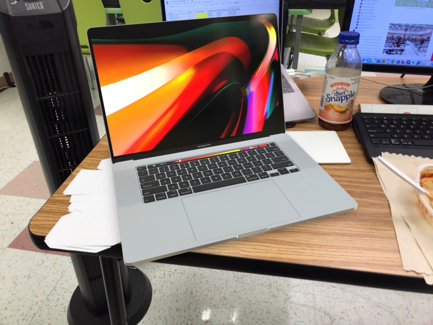 VR MacBook Pro 16" on my desktop